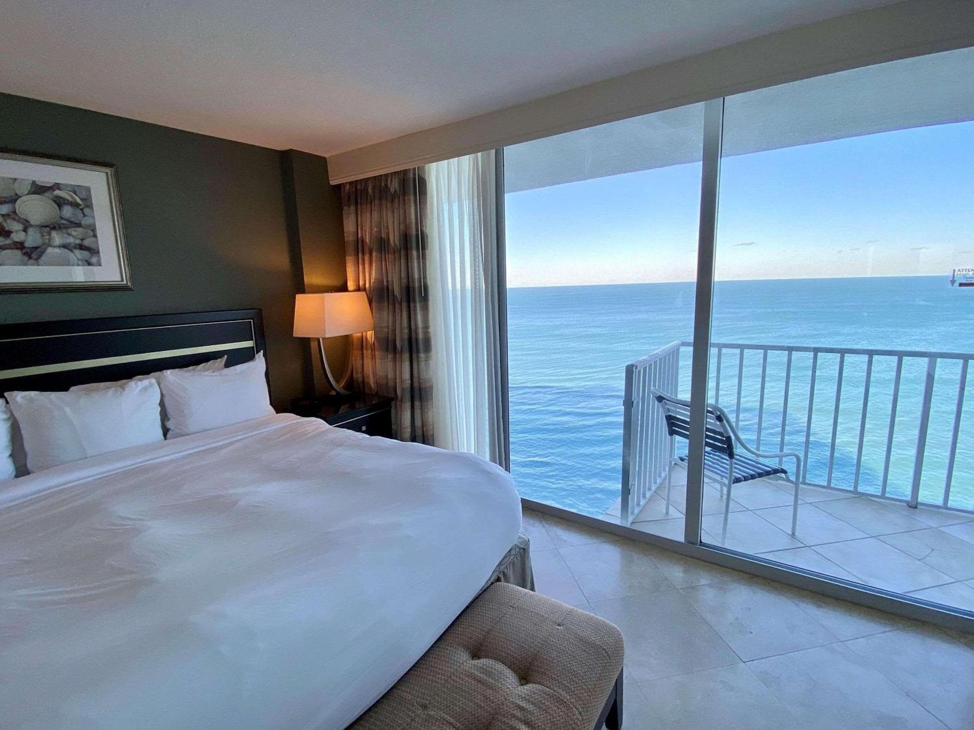 Radisson Suite Hotel Oceanfront Мельбурн Екстер'єр фото